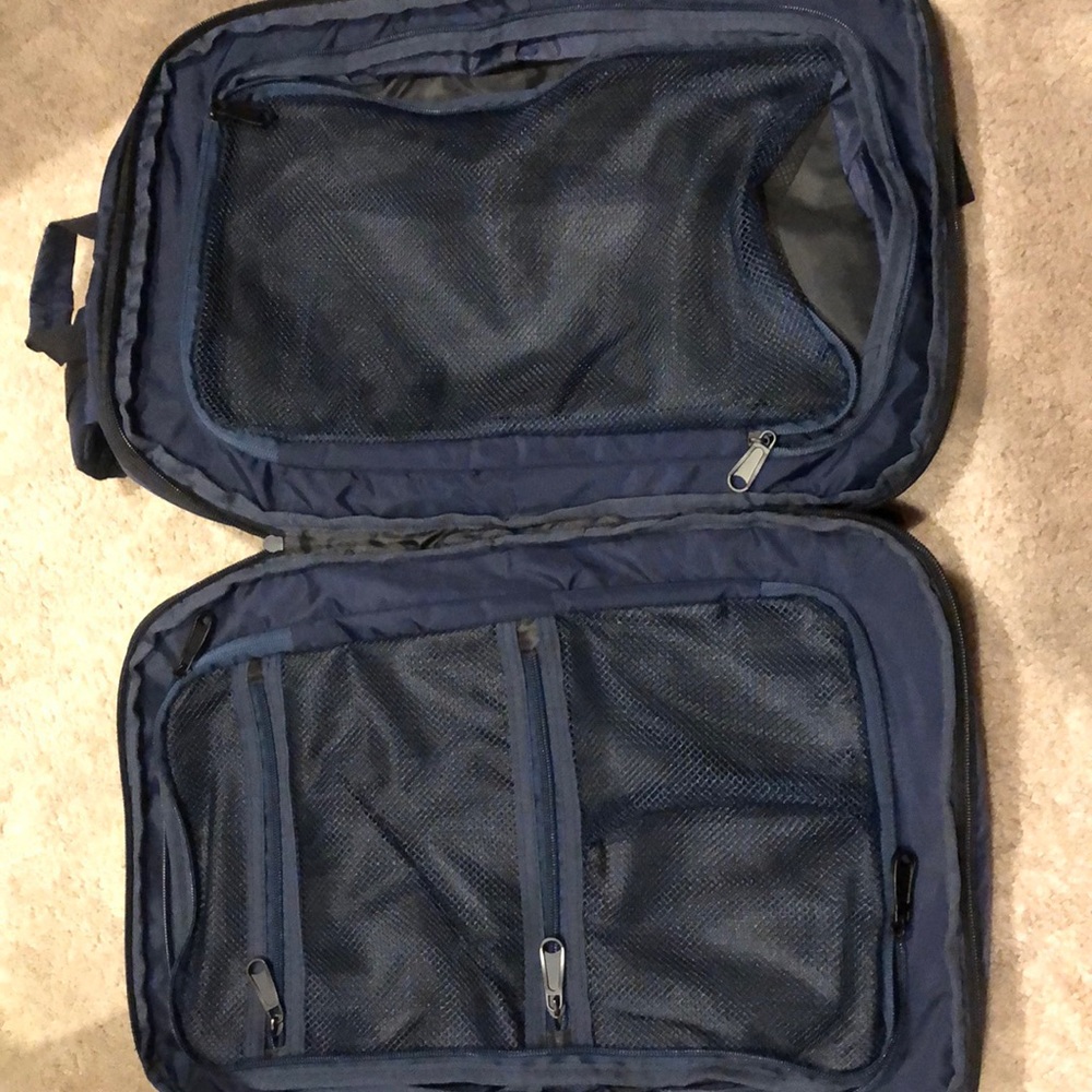 Travel backpack! - Picture 3 of 4
